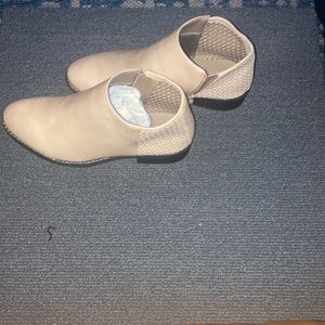 Cream colored ankle boots-size 8 1/2